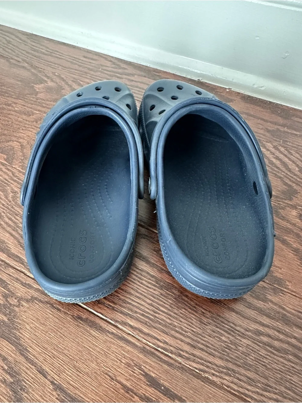 CROCS Boys navy blue baya clogs size 3